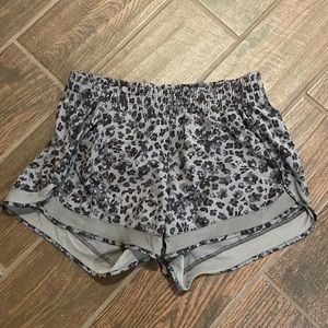EUC Athleta Printed Mesh Racer Run Short 4"- M
